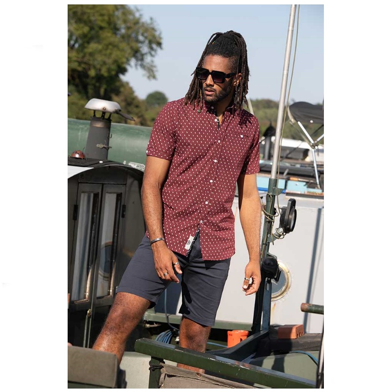 D555 DUNSTABLE SHORT SLEEVE MICRO ALL OVER PRINT SHIRT WITH HIDDEN BUTTON DOWN COLLAR BURGUNDY